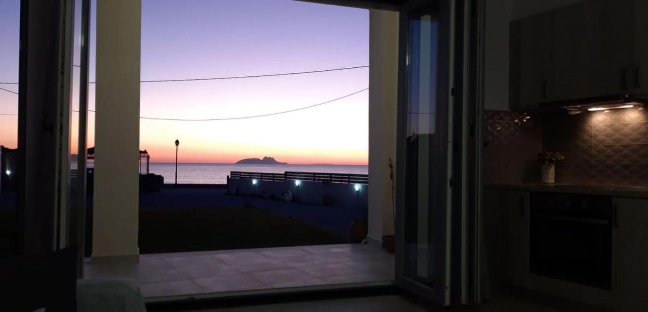 Coral Sea Apartment Kokkinos Pyrgos Exterior foto