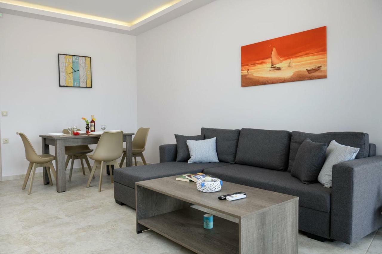 Coral Sea Apartment Kokkinos Pyrgos Exterior foto