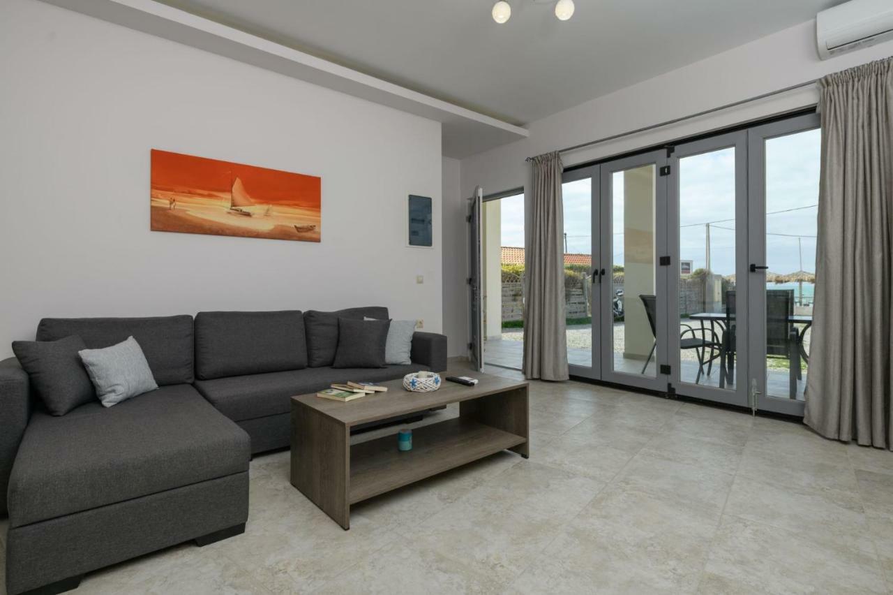 Coral Sea Apartment Kokkinos Pyrgos Exterior foto