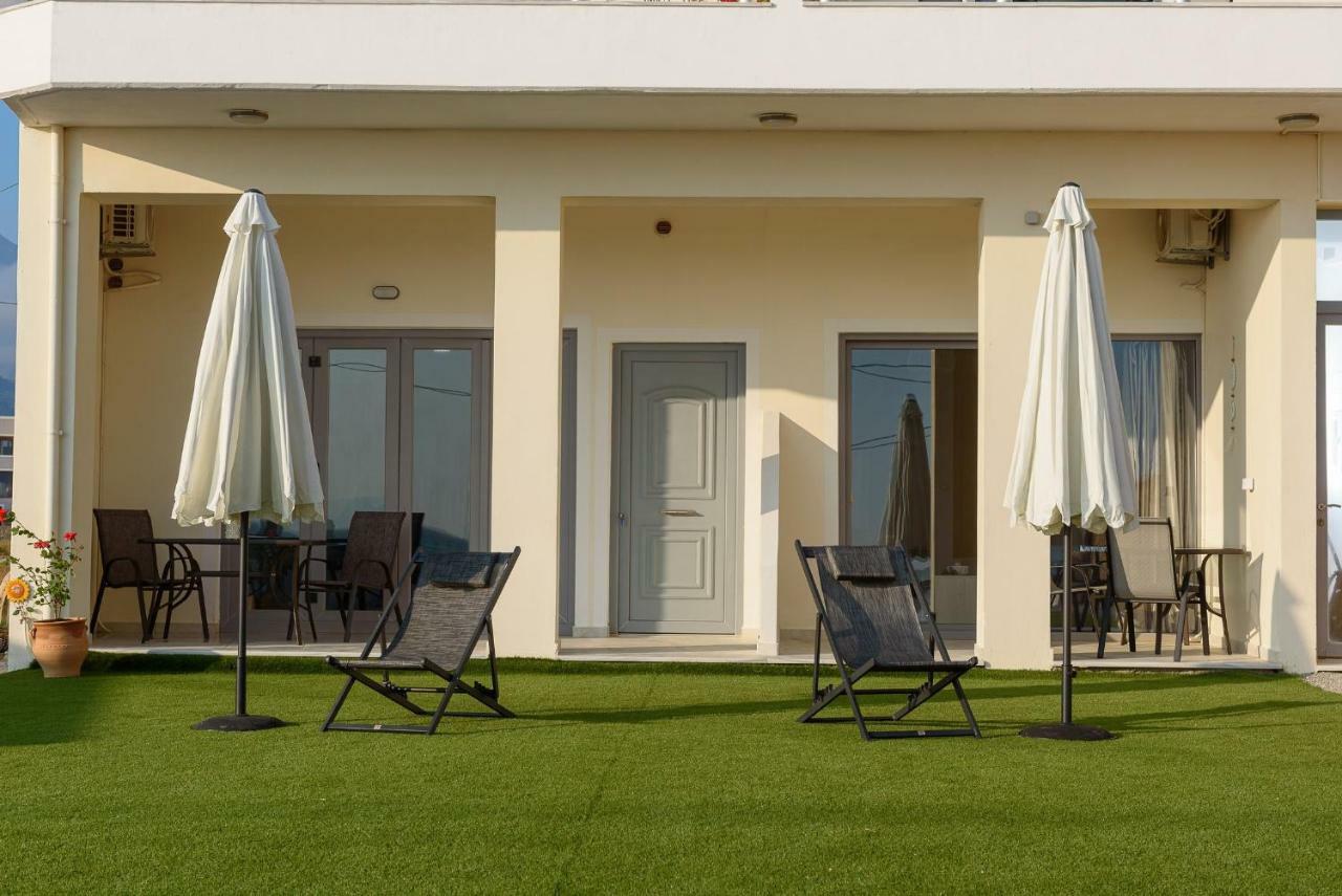 Coral Sea Apartment Kokkinos Pyrgos Exterior foto